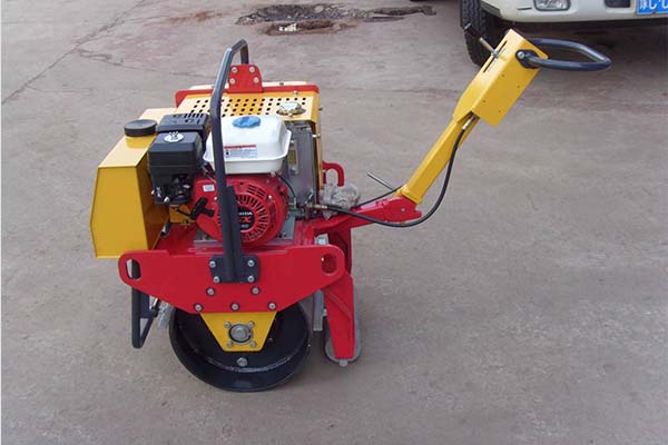 小型<a href='http://www.erzp.cn' target='_blank'>壓路機</a> 小型<a href='http://www.erzp.cn' target='_blank'>壓路機</a>