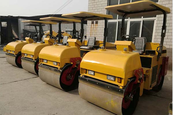 3噸<a href='http://www.erzp.cn' target='_blank'>壓路機</a>